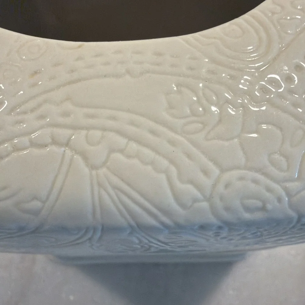 Croscill Home  Dover Manor  Porcelain  Tissue Box Cover ‎ 6